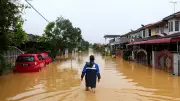 Floods Kill 33, Displace Thousands in Thailand and Malaysia