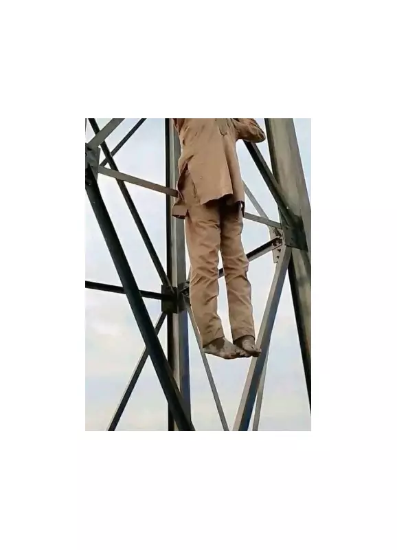 Zamfara Mob Crucifies Bandit After Failed Kidnap Attempt in Bakura