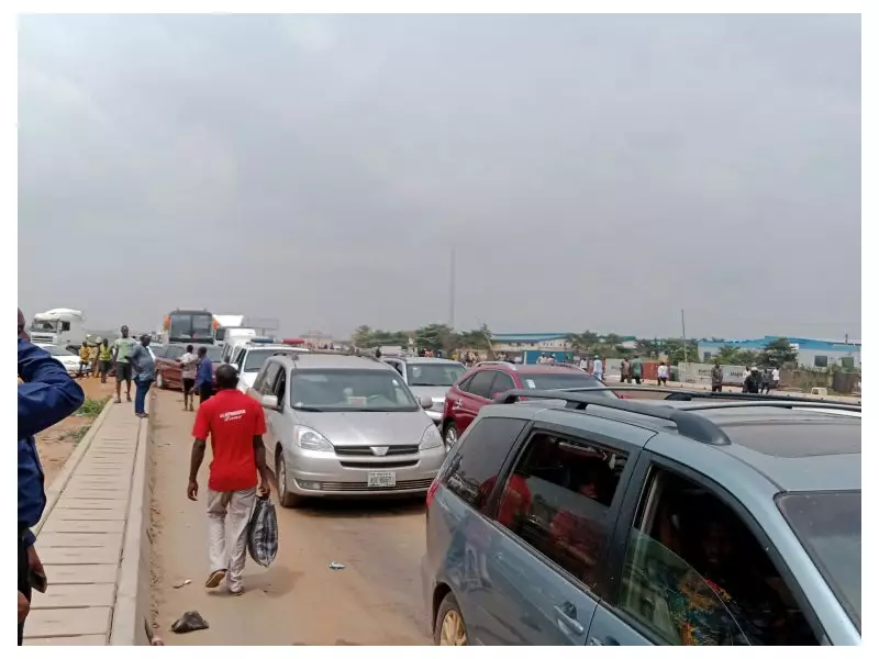 Drivers on Lagos-Ibadan Expressway Decry Extortion by Illegal Revenue Collectors