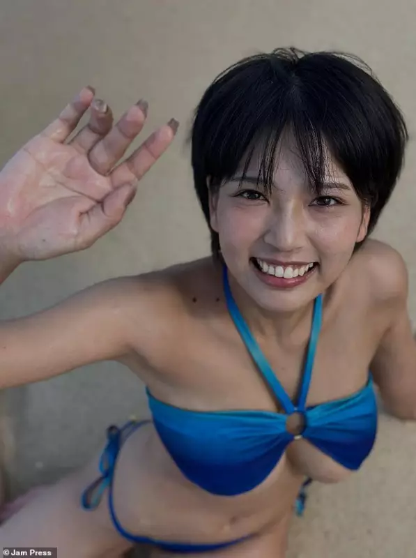 Japanese Swimsuit Model Aoi Fujino Dies at 27 Days After Emotional Retirement Post