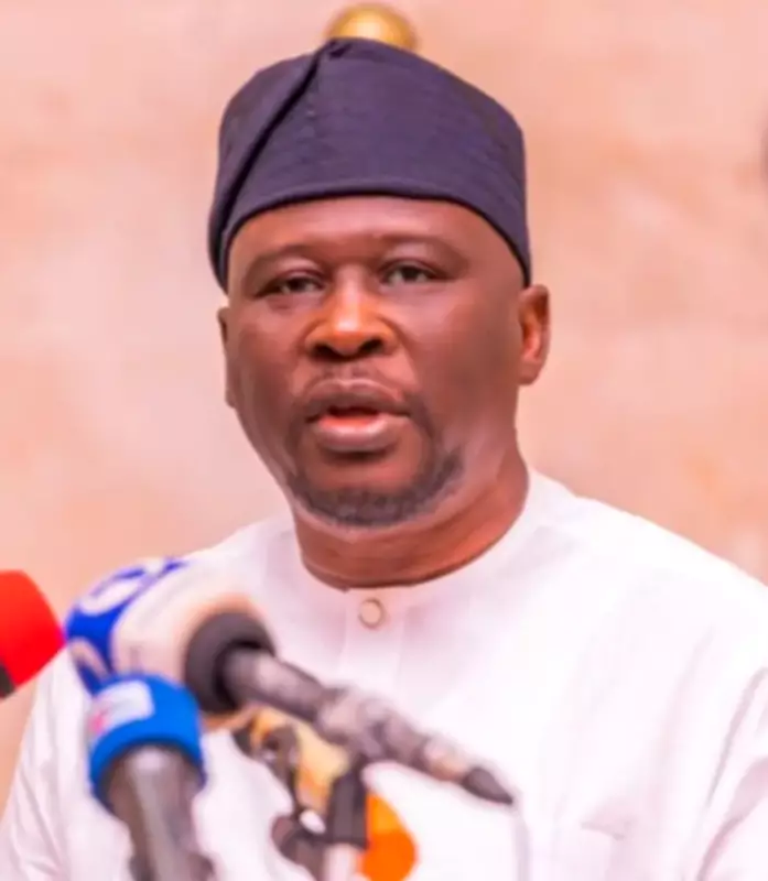 Adamawa Governor Ahmadu Fintiri Defects to APC with Full Cabinet