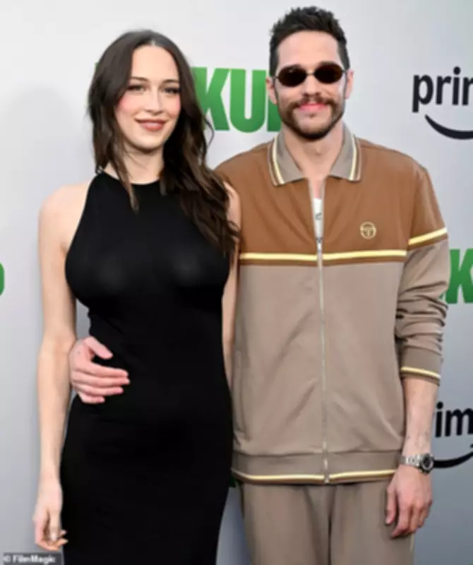 Pete Davidson's Girlfriend Elsie Hewitt Opens Up About Formula Feeding Decision