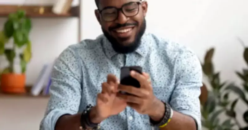 50 Romantic Texts to Send Him at Work That Instantly Brighten His Day