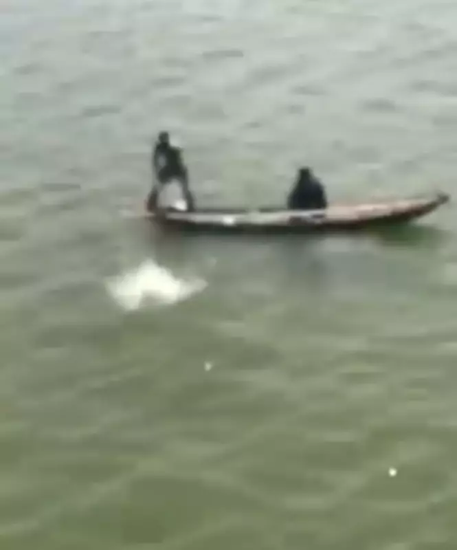 Man Rescued After Parking Car on Third Mainland Bridge and Jumping into Lagos Lagoon