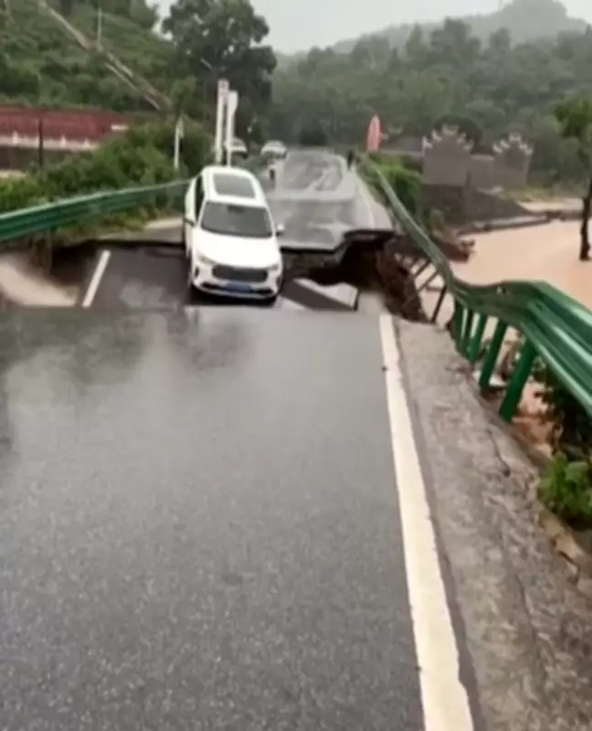 Bridge Collapse in China: Car Plunges Into River, Occupants Safe