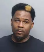 Florida Teacher Arrested for Kissing Male Student for 6 Minutes in Classroom