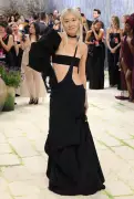 Vera Wang, 76, Stuns in Revealing Dress at 2026 Met Gala