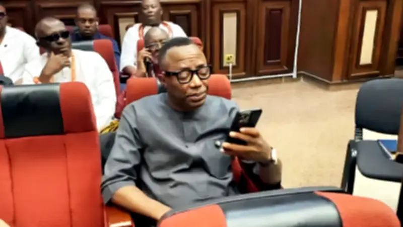 Chaos in Abuja court as DSS blocks Sowore's lawyer from entering courtroom