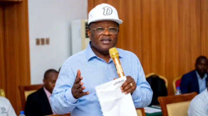 FG Orders Contractors: No Road Blocks Beyond 14 Days