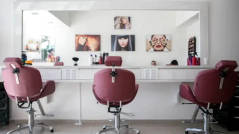 Small Businesses Use Direct Booking Tech to Compete with Big Platforms