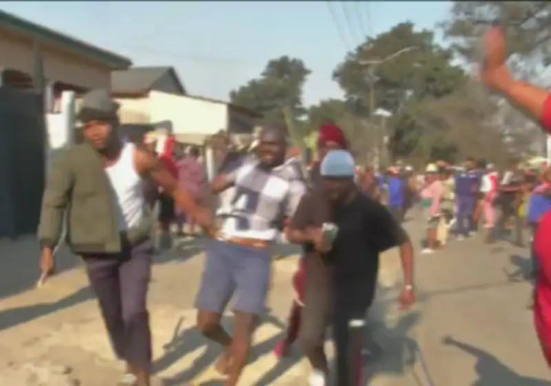 South African protesters evict foreign nationals, documented or not, as deadline expires