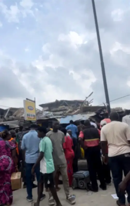 Three-Storey Building Collapse Traps Many in Lagos Alakija Area