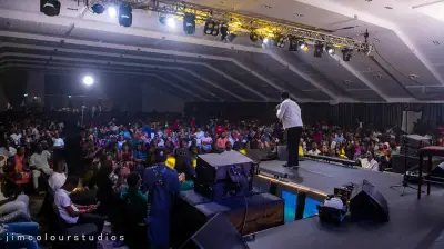 Koboko Master Marks 10 Years with I Go Die, Gordons at Abuja Concert