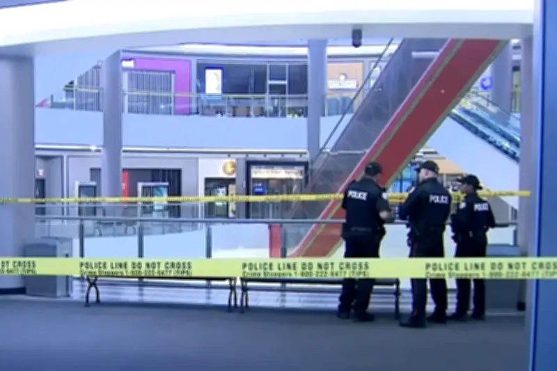 Man dies in escalator fall at Toronto mall, police say no criminality